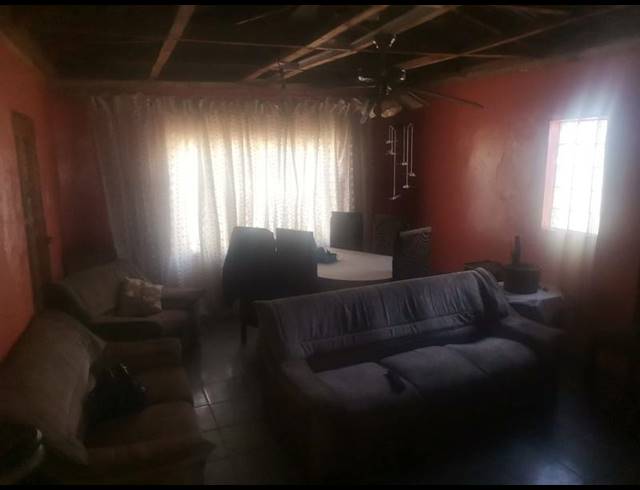 3 BEDROOM HOUSE FOR SALE IN NHLAPO